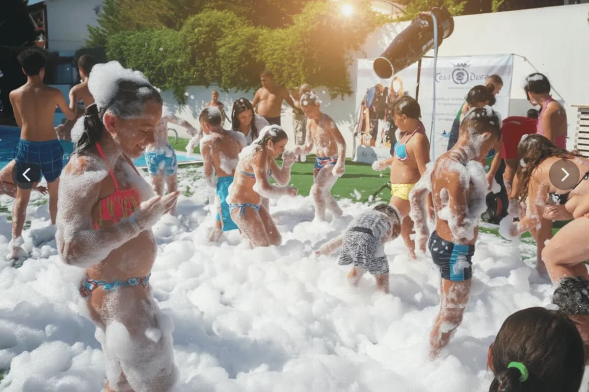 Petrecere cu spuma pentru copii la Casa Duca, activitate distractiva pentru elevi in Costinesti