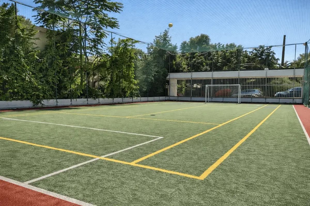 Teren de sport multifunctional in incinta complex pentru tabere la Costinesti Casa Duca