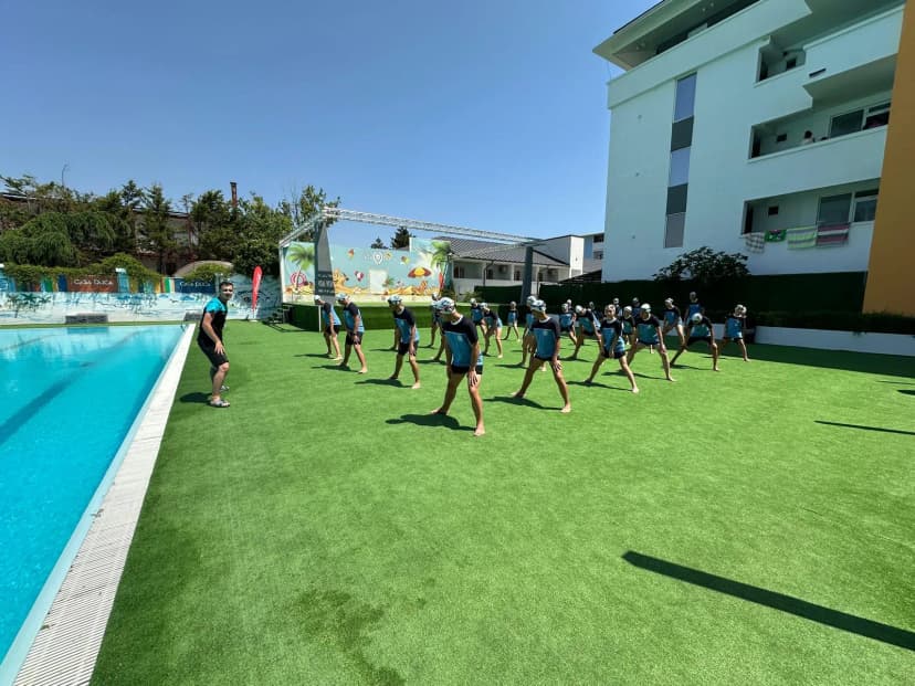 Antrenament pe terenul sportiv al complexului Casa Duca Costinești – cantonament fotbal